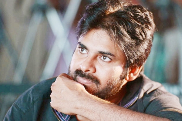 Pawan Walks out of Katamrayudu Sets